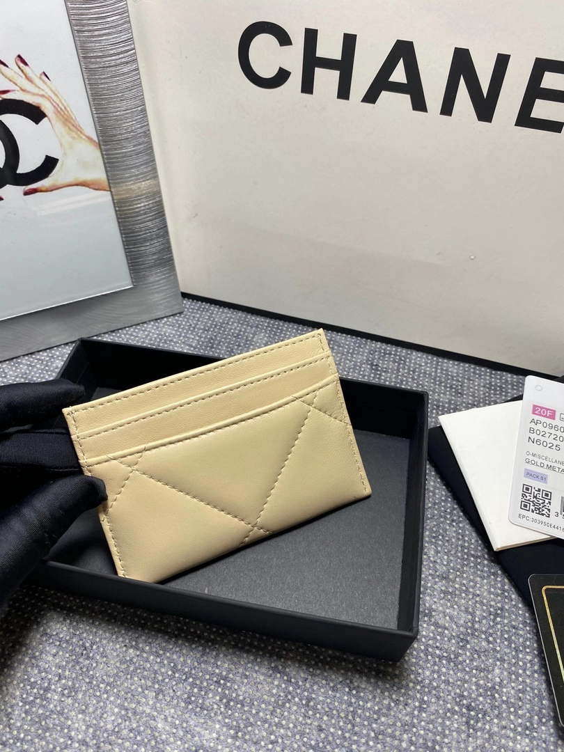 Chanel AP0960 19 CLASSIC CARD HOLDER Lambskin Beige