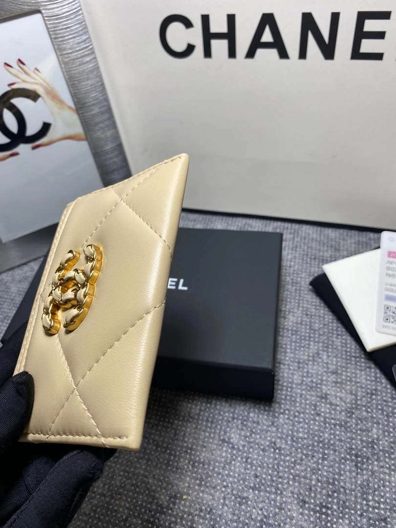 Chanel AP0960 19 CLASSIC CARD HOLDER Lambskin Beige