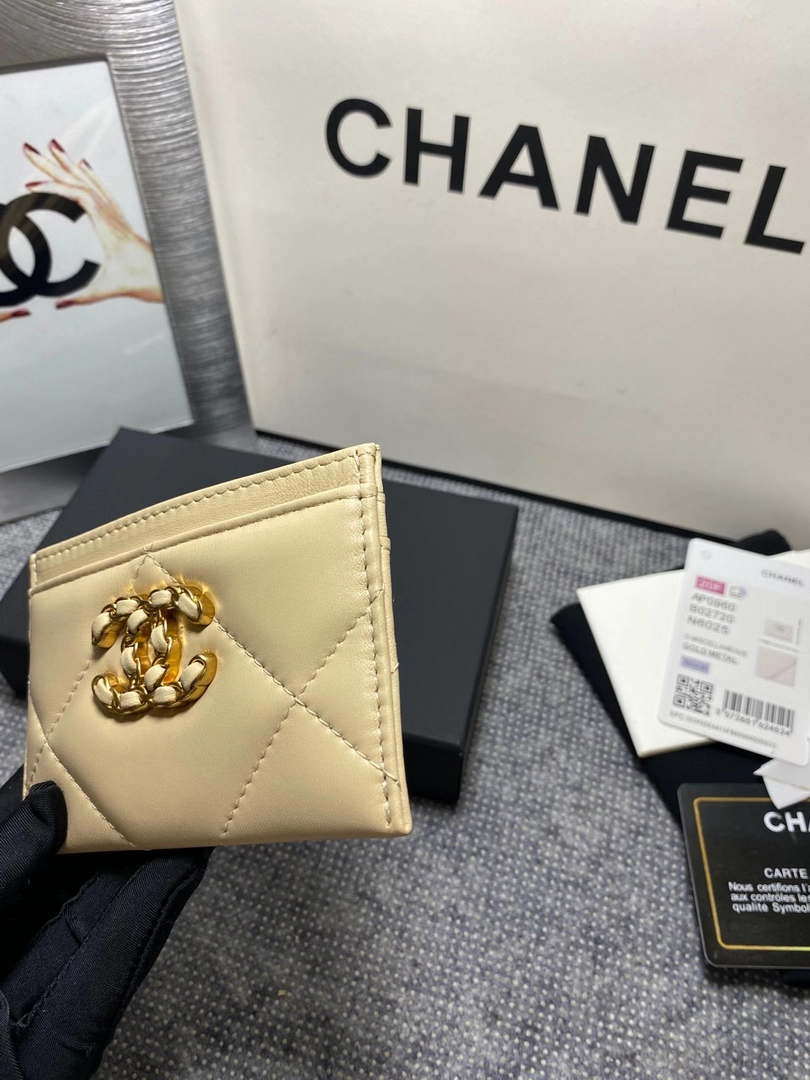 Chanel AP0960 19 CLASSIC CARD HOLDER Lambskin Beige
