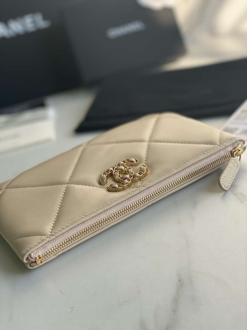 Chanel AP1059 Pouche Lambskin bag Wallet Card Holder Beige