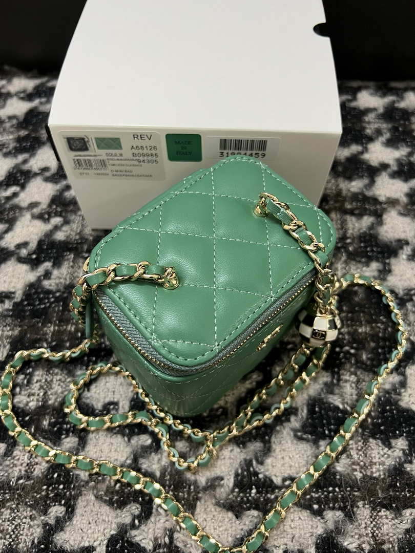 Chanel AP1447 Small Vanity With Chain Calfskin Green - Default Title - View 2