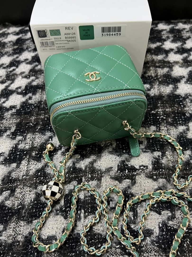Chanel AP1447 Small Vanity With Chain Calfskin Green - Default Title - View 5