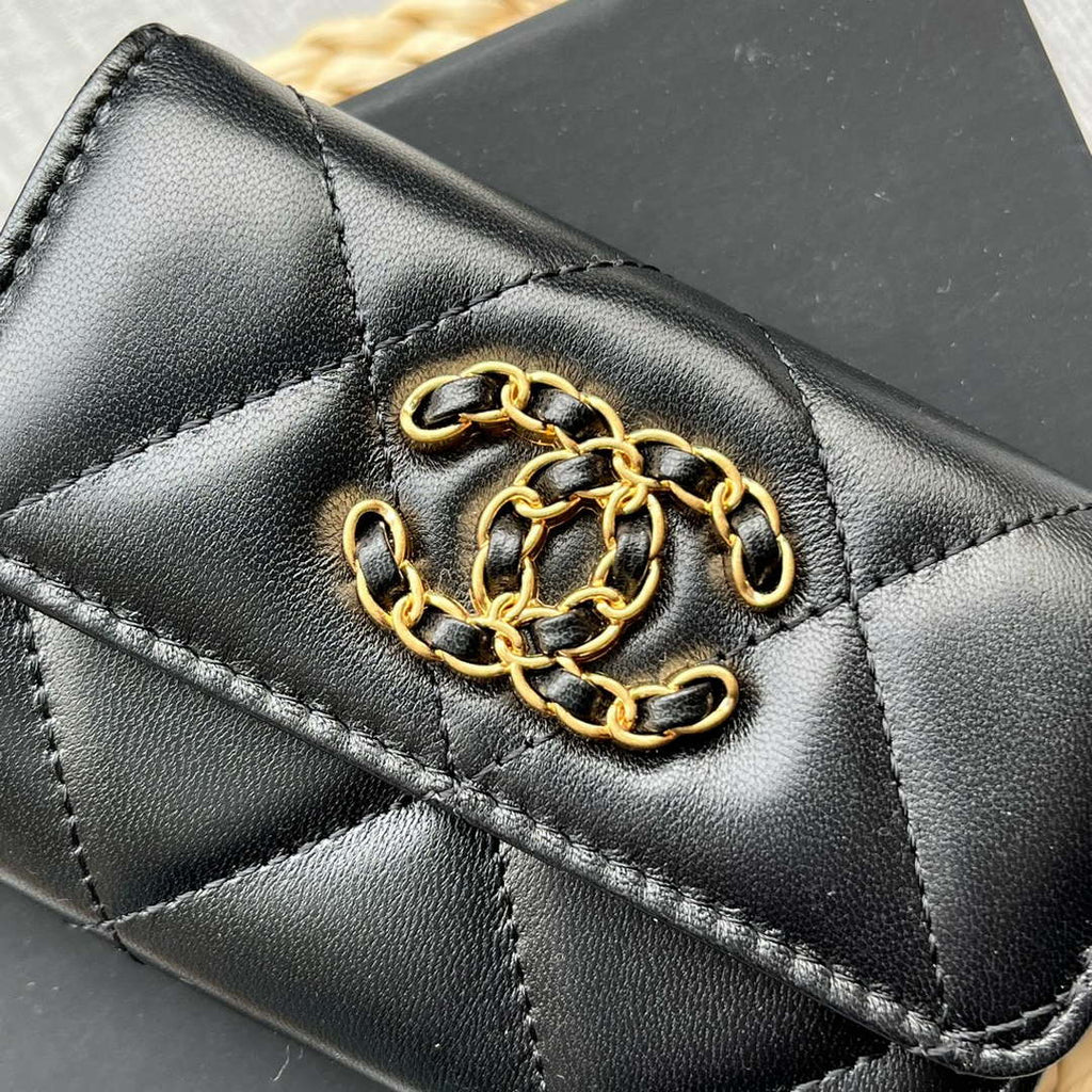 Chanel AP1790 19 flap Card Holder shiny lambskin gold tone ruthenium finish metal Black