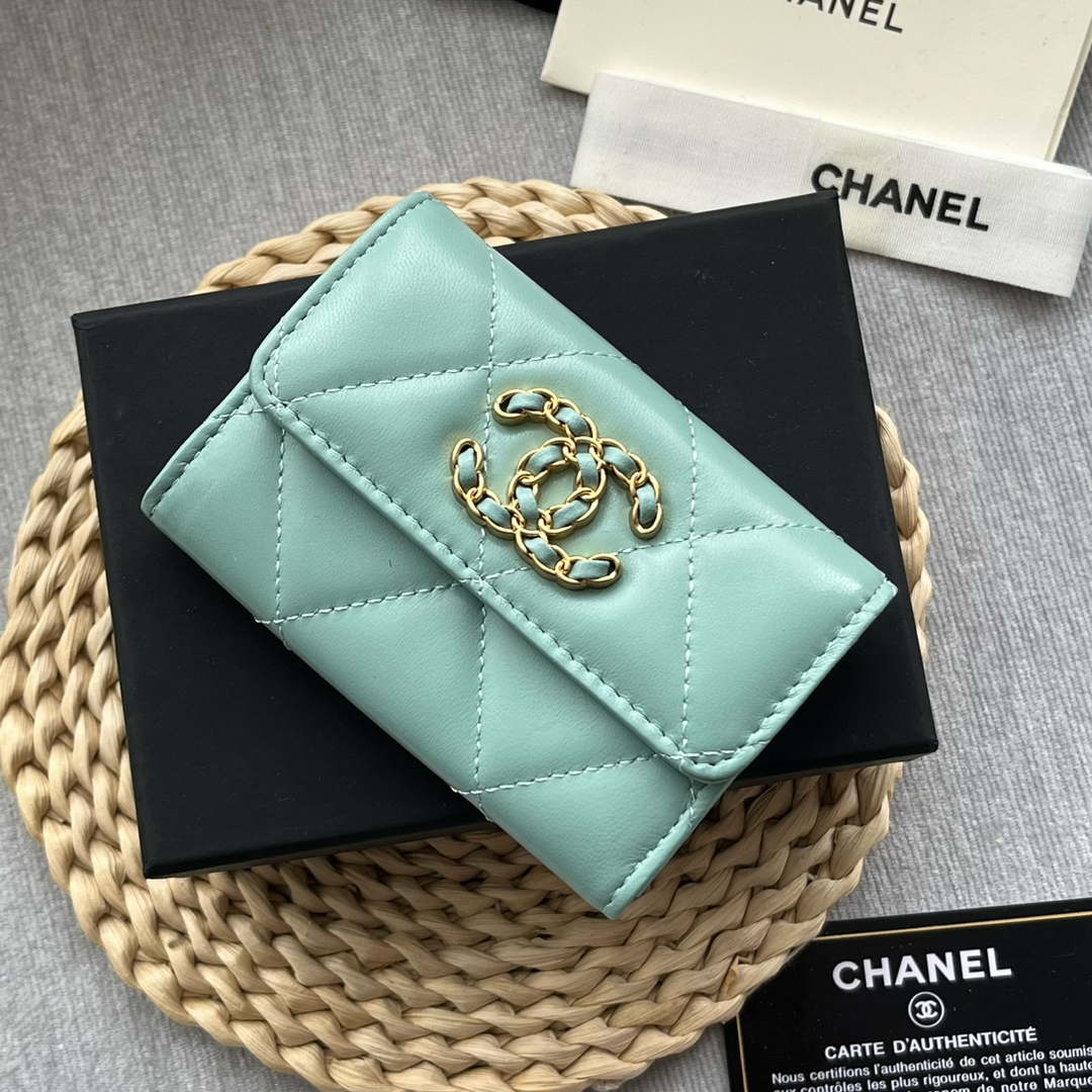 Chanel AP1790 19 flap Card Holder shiny lambskin gold tone ruthenium finish metal Blue