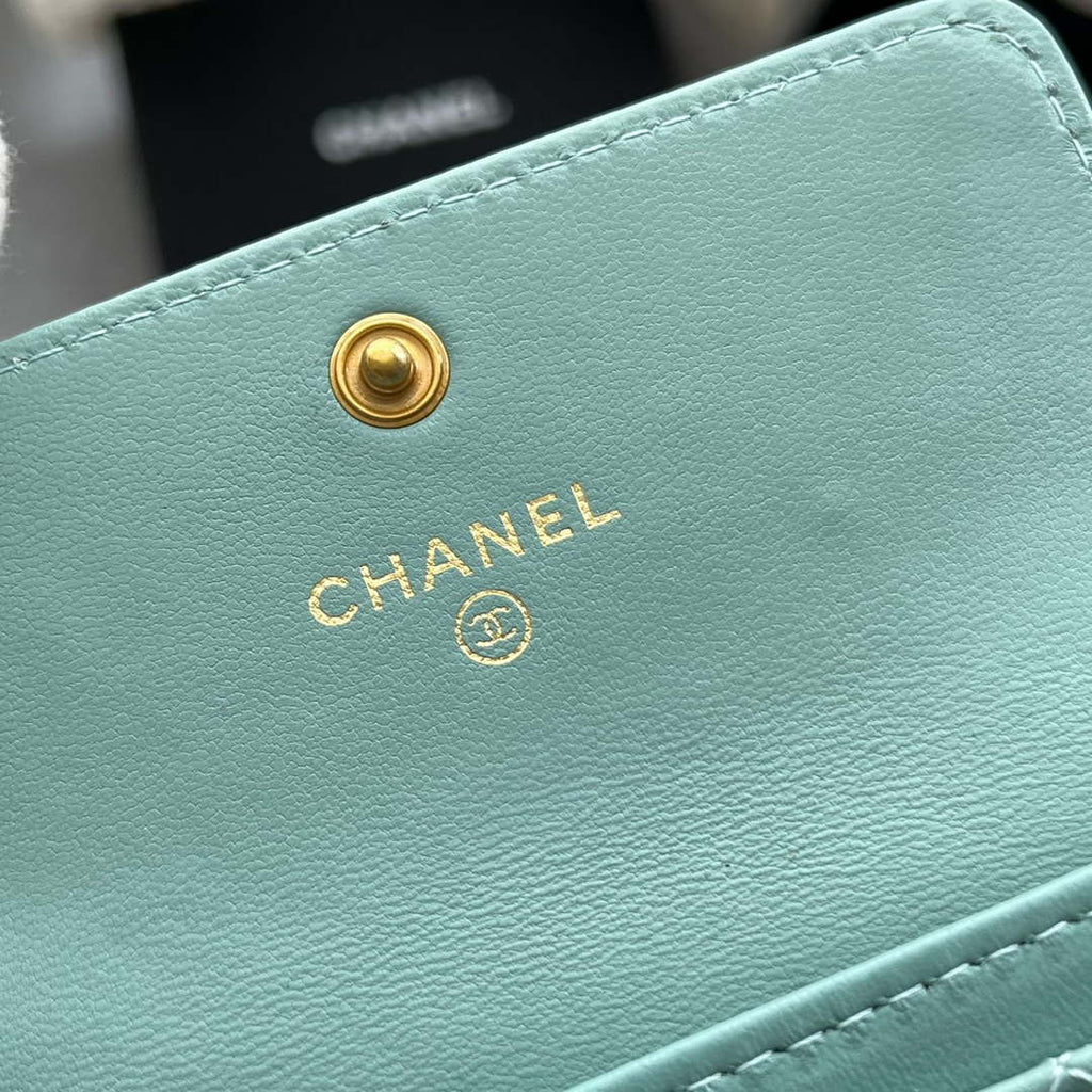 Chanel AP1790 19 flap Card Holder shiny lambskin gold tone ruthenium finish metal Blue