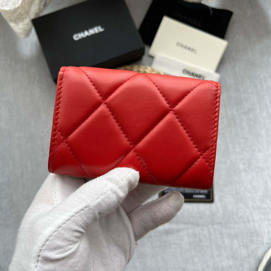 Chanel AP1790 19 flap Card Holder shiny lambskin gold tone ruthenium finish metal Red