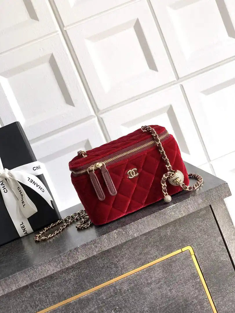 Chanel AP2303 Clutch With Chain in Brown Wine Red Diamant¨¦ & Gold-Tone Metal