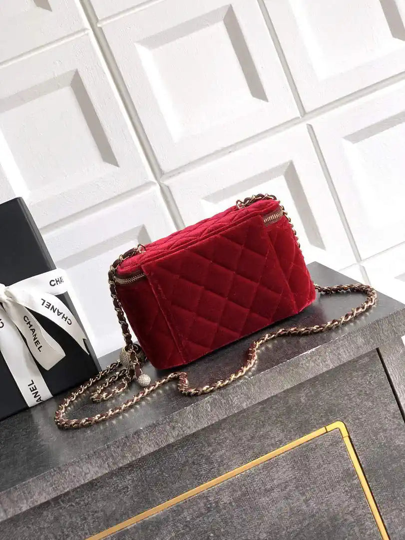 Chanel AP2303 Clutch With Chain in Brown Wine Red Diamant¨¦ & Gold-Tone Metal