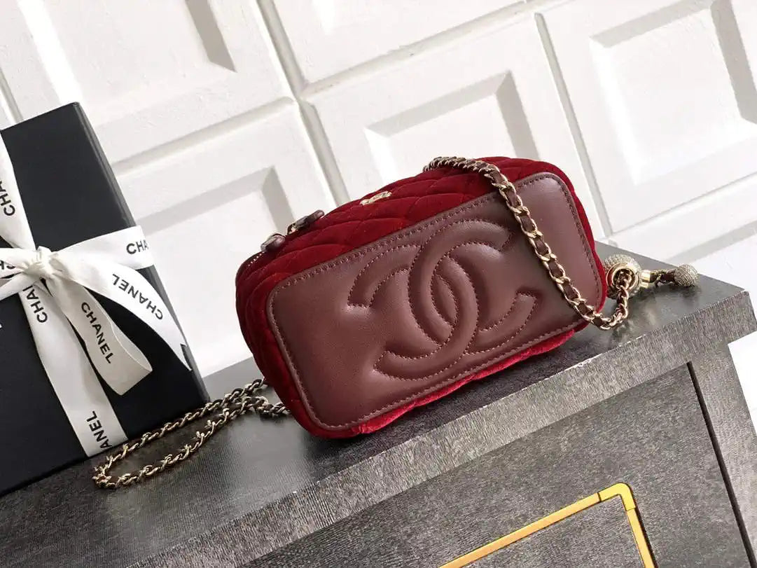 Chanel AP2303 Clutch With Chain in Brown Wine Red Diamant¨¦ & Gold-Tone Metal