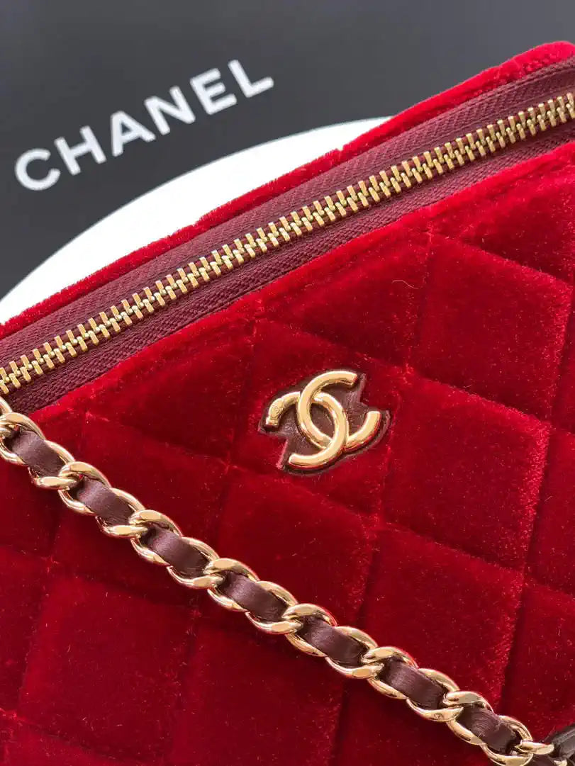 Chanel AP2303 Clutch With Chain in Brown Wine Red Diamant¨¦ & Gold-Tone Metal