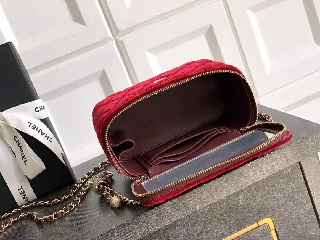 Chanel AP2303 Clutch With Chain in Brown Wine Red Diamant¨¦ & Gold-Tone Metal