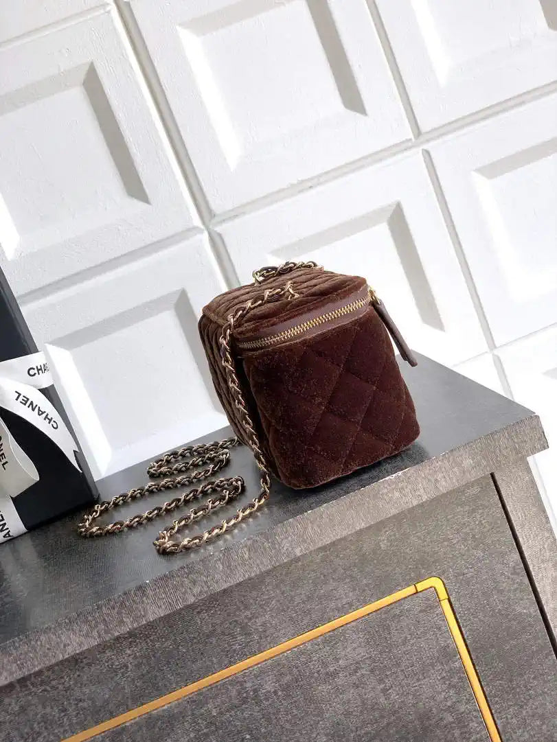 Chanel AP2303 Clutch With Chain in Brown Velvet Diamant¨¦ & Gold-Tone Metal