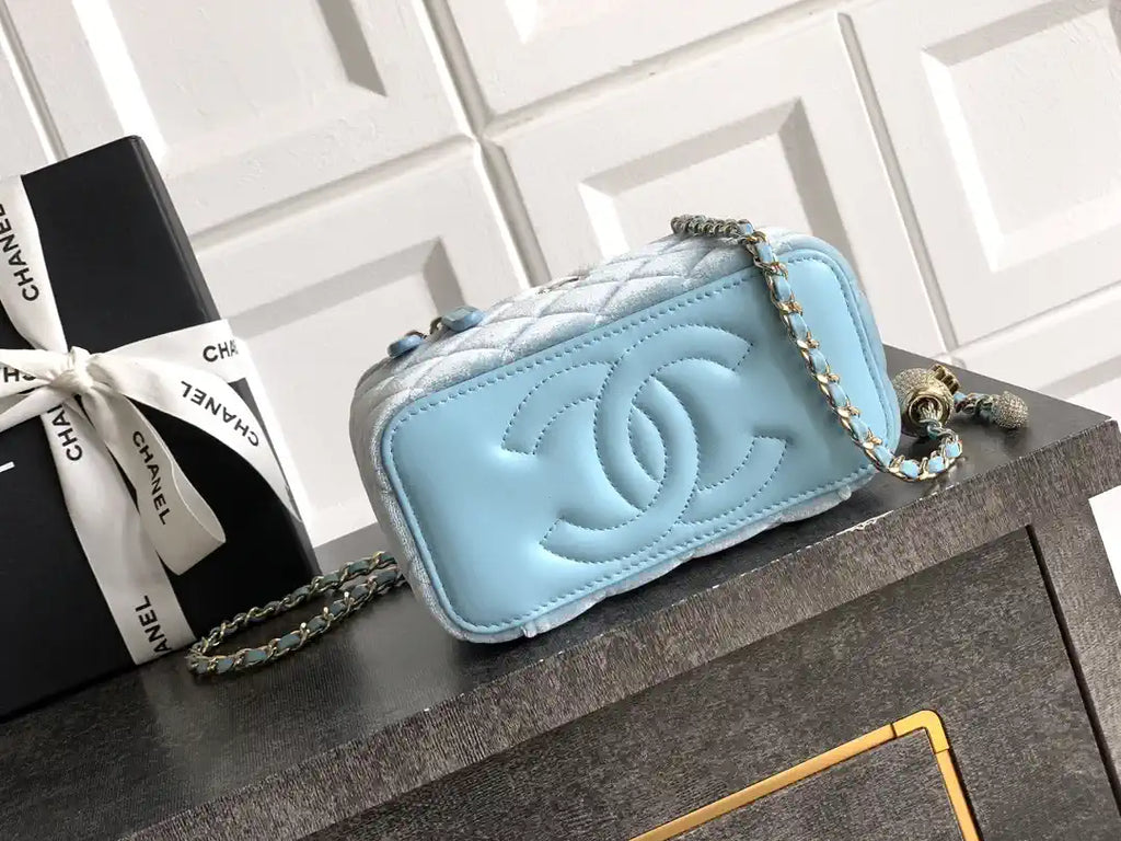 Chanel AP2303 Clutch With Chain in Blue Diamant¨¦ & Gold-Tone Metal