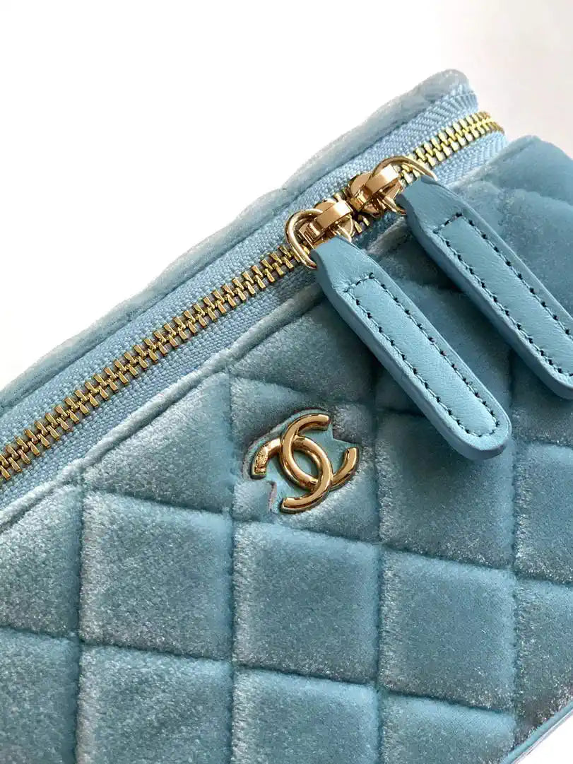 Chanel AP2303 Clutch With Chain in Blue Diamant¨¦ & Gold-Tone Metal