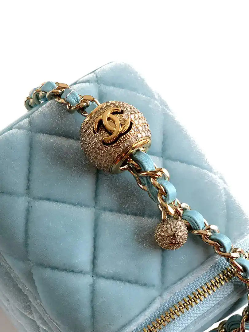 Chanel AP2303 Clutch With Chain in Blue Diamant¨¦ & Gold-Tone Metal