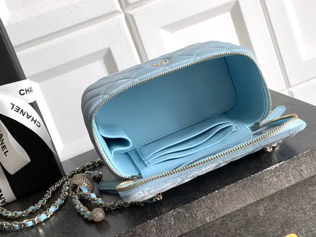 Chanel AP2303 Clutch With Chain in Blue Diamant¨¦ & Gold-Tone Metal