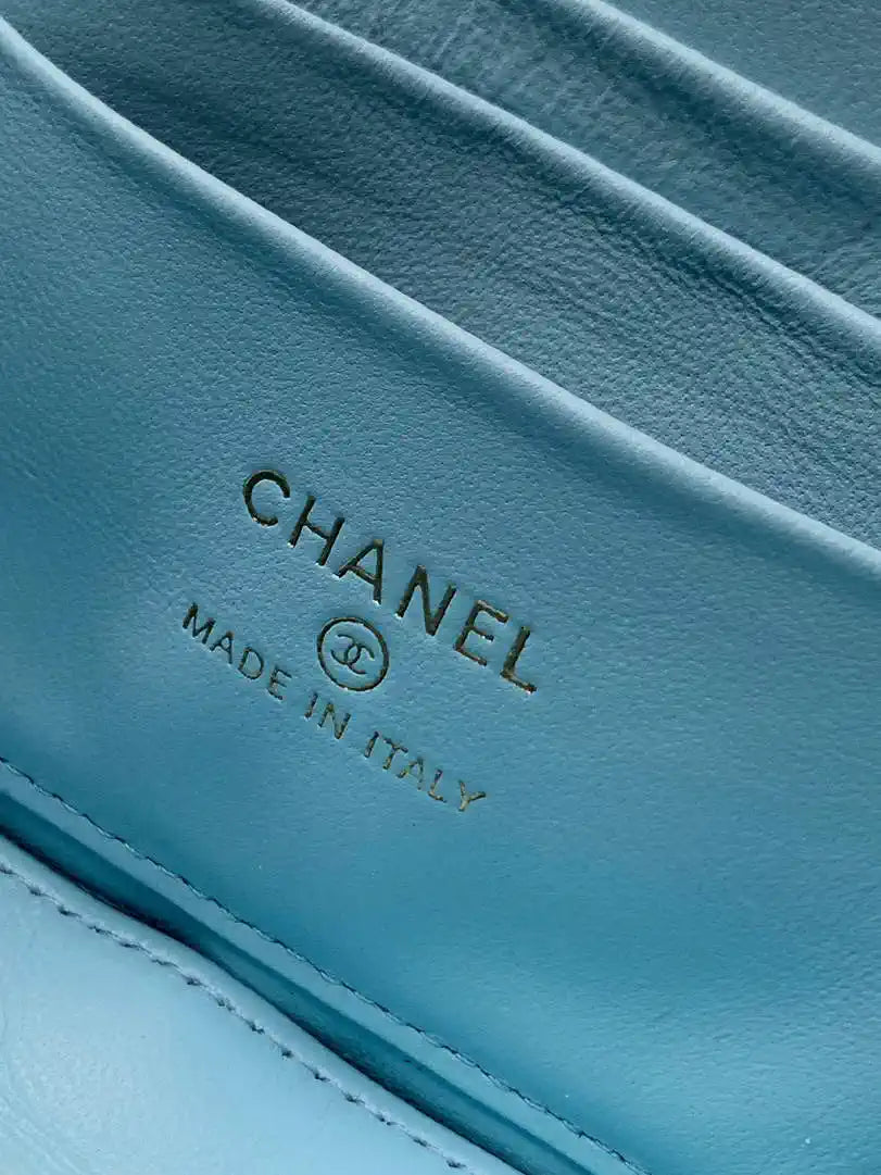Chanel AP2303 Clutch With Chain in Blue Diamant¨¦ & Gold-Tone Metal