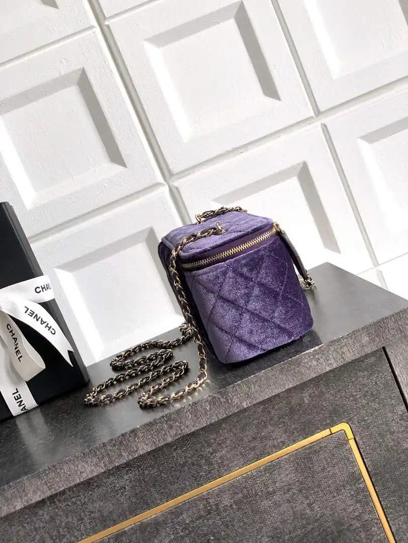 Chanel AP2303 Clutch With Chain in Purple Diamant¨¦ & Gold-Tone Metal