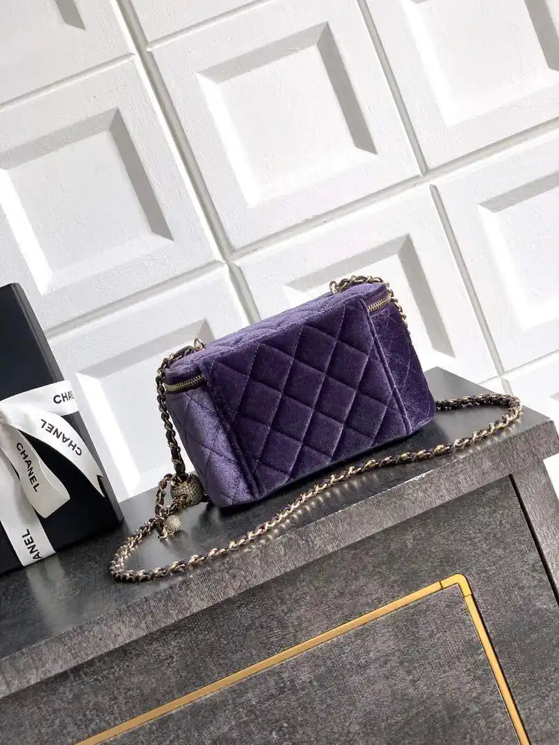 Chanel AP2303 Clutch With Chain in Purple Diamant¨¦ & Gold-Tone Metal