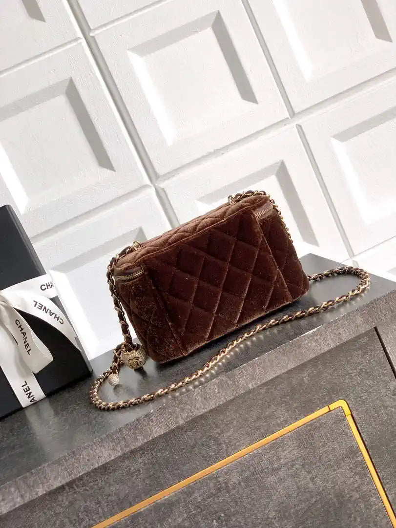 Chanel AP2303 Clutch With Chain in Brown Velvet Diamant¨¦ & Gold-Tone Metal