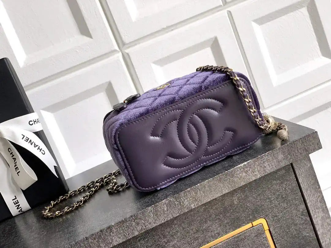 Chanel AP2303 Clutch With Chain in Purple Diamant¨¦ & Gold-Tone Metal