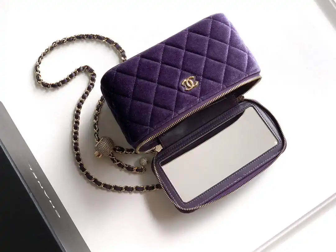 Chanel AP2303 Clutch With Chain in Purple Diamant¨¦ & Gold-Tone Metal