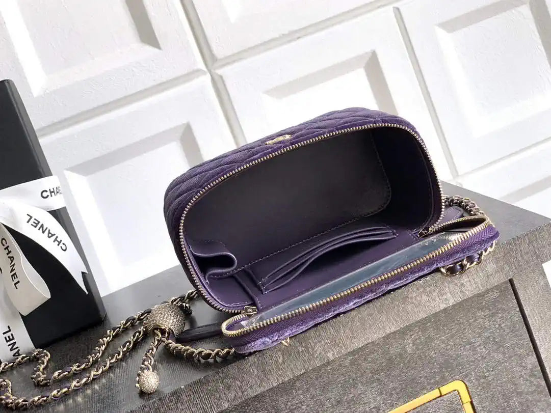 Chanel AP2303 Clutch With Chain in Purple Diamant¨¦ & Gold-Tone Metal