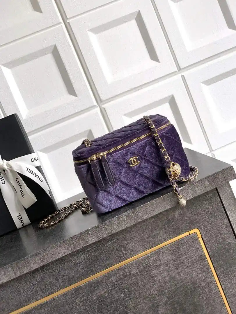 Chanel AP2303 Clutch With Chain in Purple Diamant¨¦ & Gold-Tone Metal