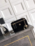 Chanel AP2303 Clutch With Chain in Black Diamant¨¦ & Gold-Tone Metal