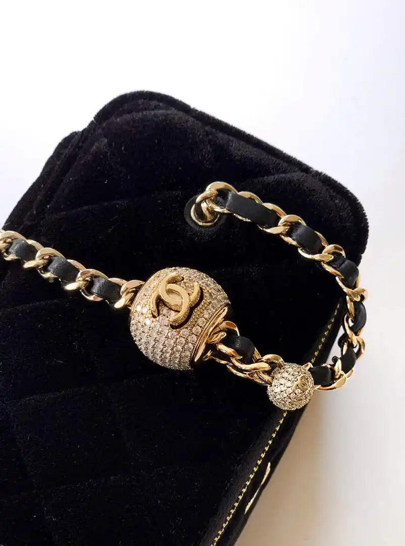 Chanel AP2303 Clutch With Chain in Black Diamant¨¦ & Gold-Tone Metal