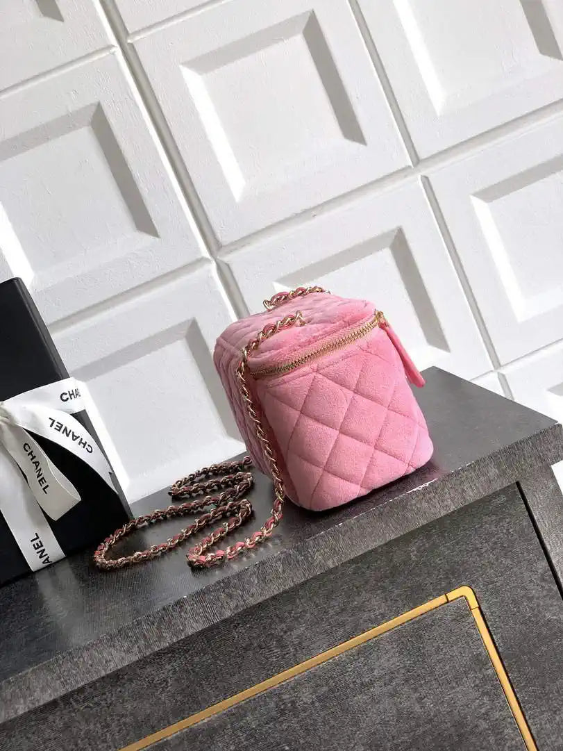 Chanel AP2303 Clutch With Chain in Pink Diamant¨¦ & Gold-Tone Metal