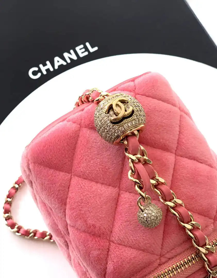 Chanel AP2303 Clutch With Chain in Pink Diamant¨¦ & Gold-Tone Metal
