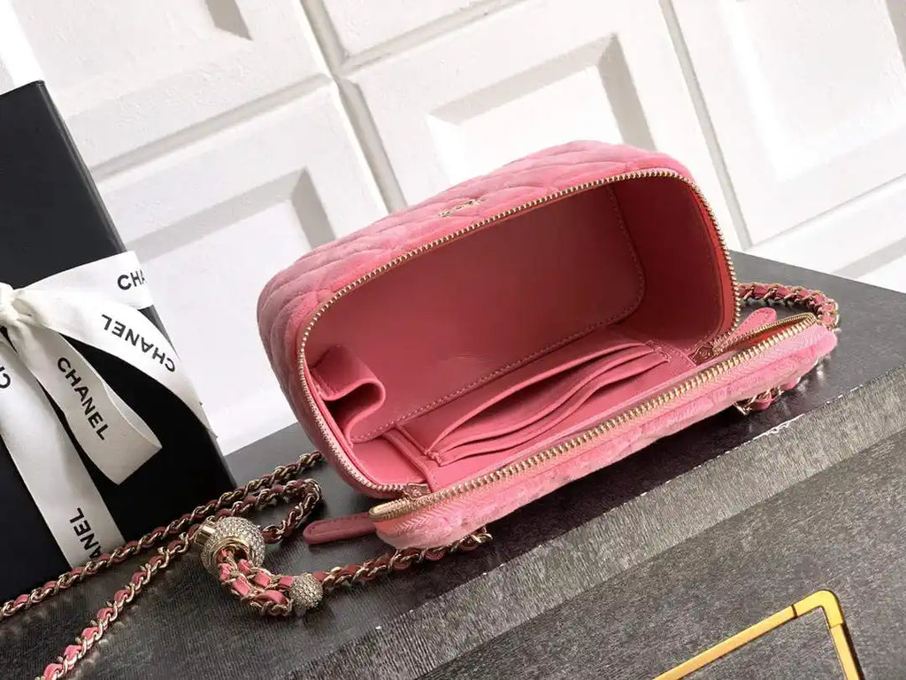 Chanel AP2303 Clutch With Chain in Pink Diamant¨¦ & Gold-Tone Metal