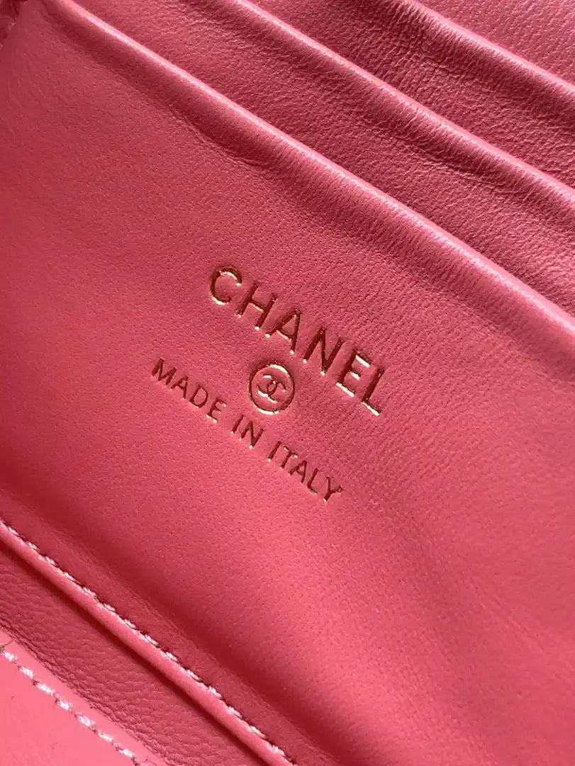 Chanel AP2303 Clutch With Chain in Pink Diamant¨¦ & Gold-Tone Metal