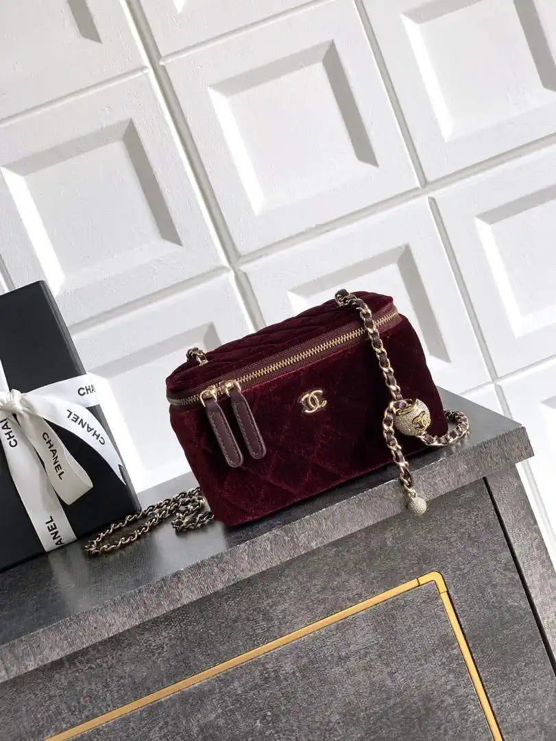Chanel AP2303 Clutch With Chain in Dark Red Diamant¨¦ & Gold-Tone Metal