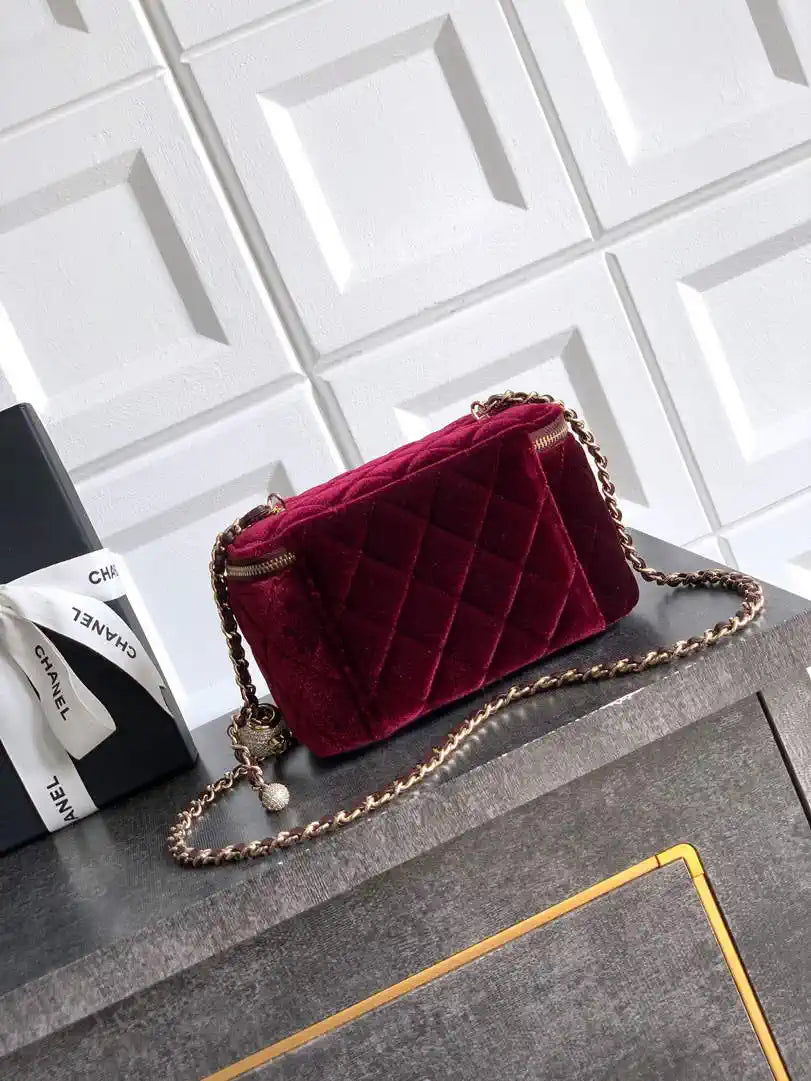 Chanel AP2303 Clutch With Chain in Dark Red Diamant¨¦ & Gold-Tone Metal