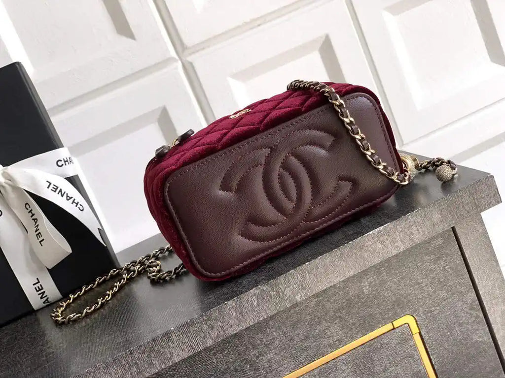 Chanel AP2303 Clutch With Chain in Dark Red Diamant¨¦ & Gold-Tone Metal