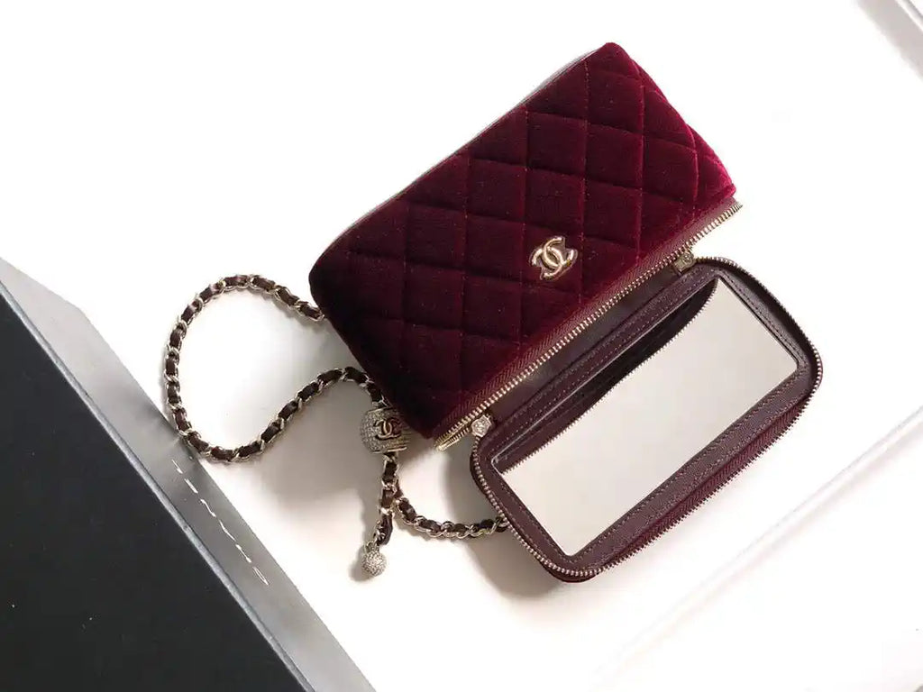 Chanel AP2303 Clutch With Chain in Dark Red Diamant¨¦ & Gold-Tone Metal