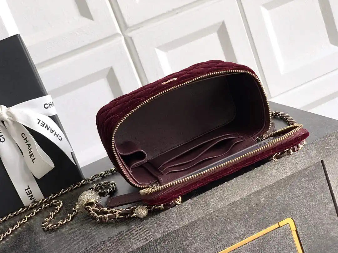 Chanel AP2303 Clutch With Chain in Dark Red Diamant¨¦ & Gold-Tone Metal