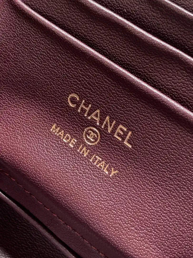Chanel AP2303 Clutch With Chain in Dark Red Diamant¨¦ & Gold-Tone Metal
