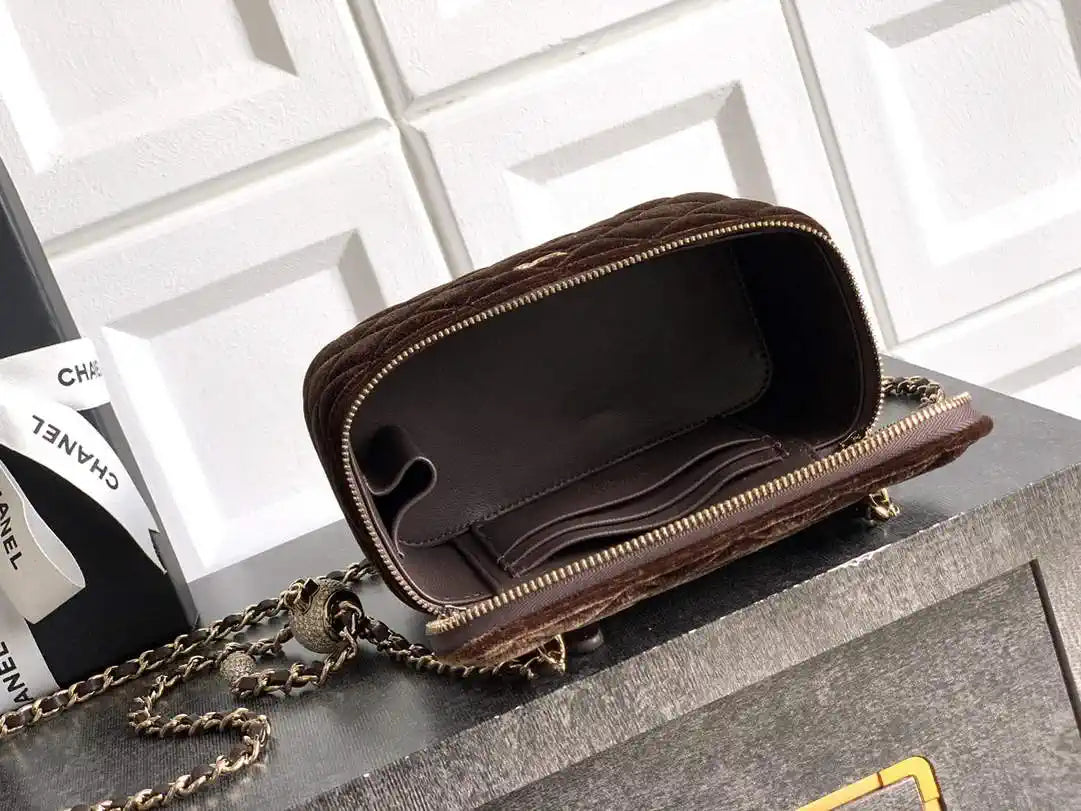 Chanel AP2303 Clutch With Chain in Brown Velvet Diamant¨¦ & Gold-Tone Metal