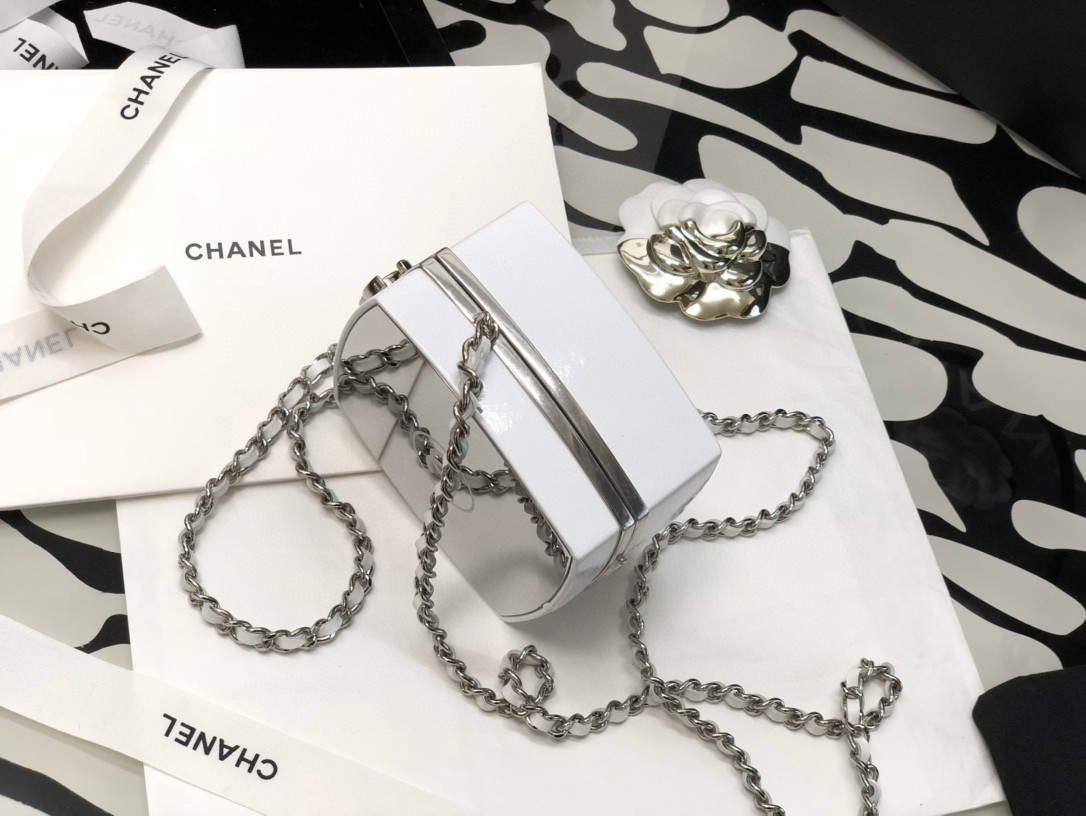 Chanel AP2398 Small Vanity Case Lambskin gold-tone metal White and Silver - Default Title - View 4