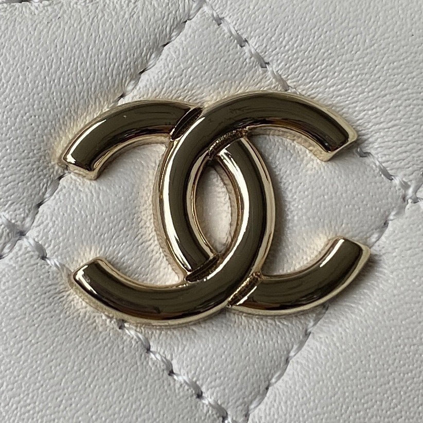 Chanel Vanity Case Lambskin AP2730 White