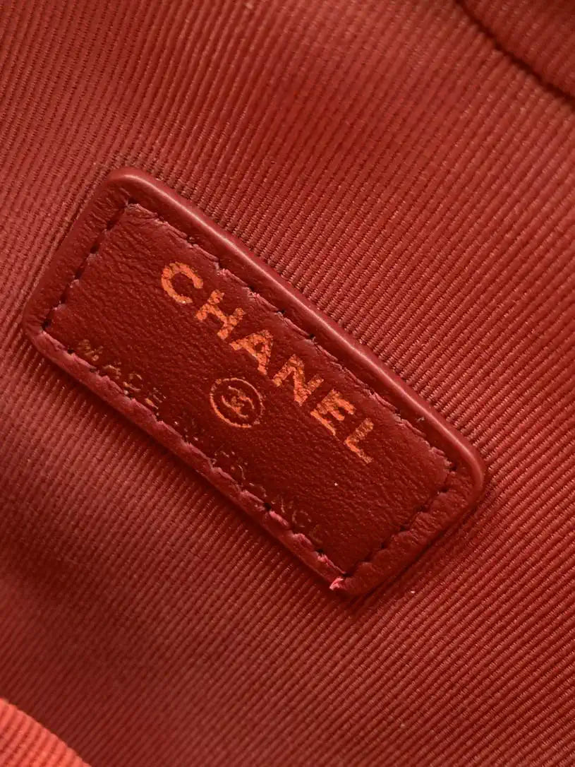 Chanel AP2784 Heart Clutch with Chain Lambskin Gold-Tone Metal