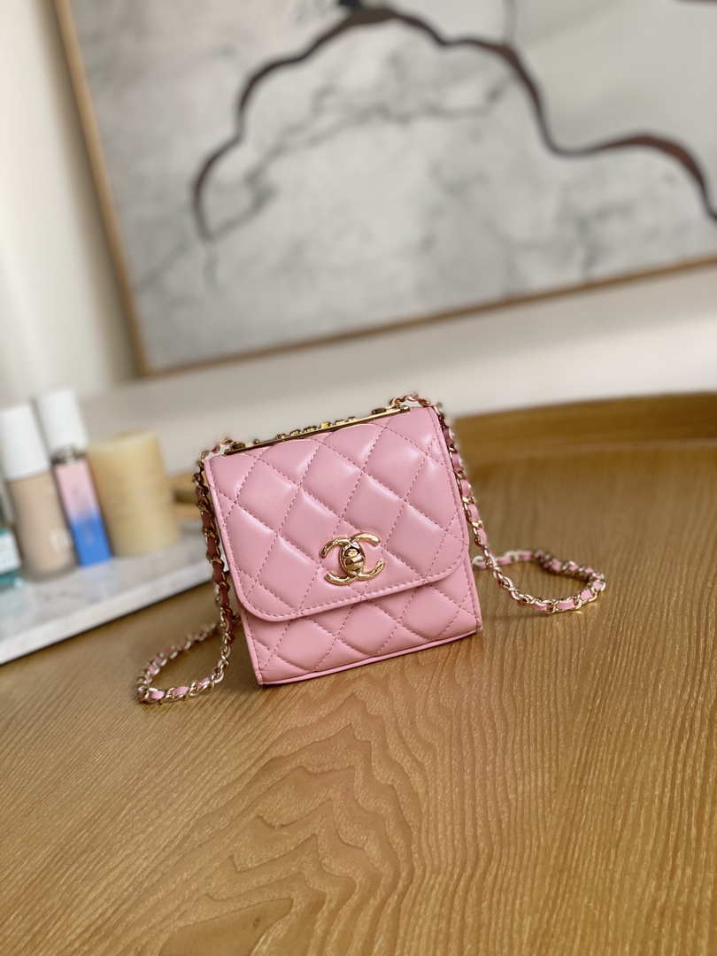 Chanel AP3020 Clutch with chain lambskin gold tone metal Pink - Default Title - View 1