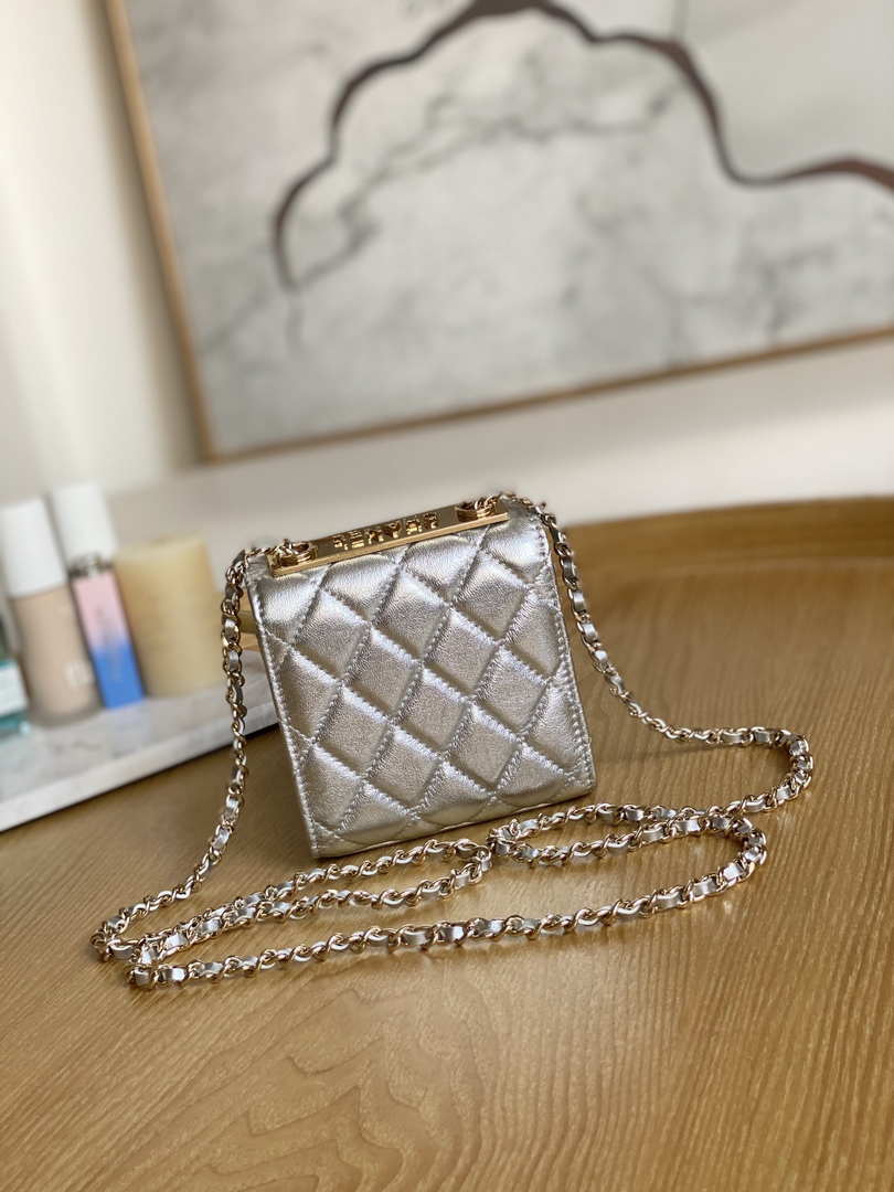 Chanel AP3020 Clutch with chain lambskin gold tone metal Sliver