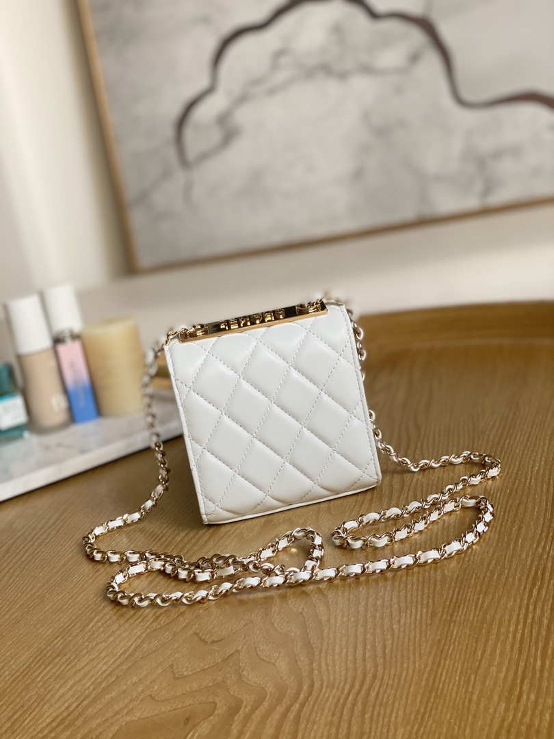 Chanel AP3020 Clutch with chain lambskip gold tone metal White