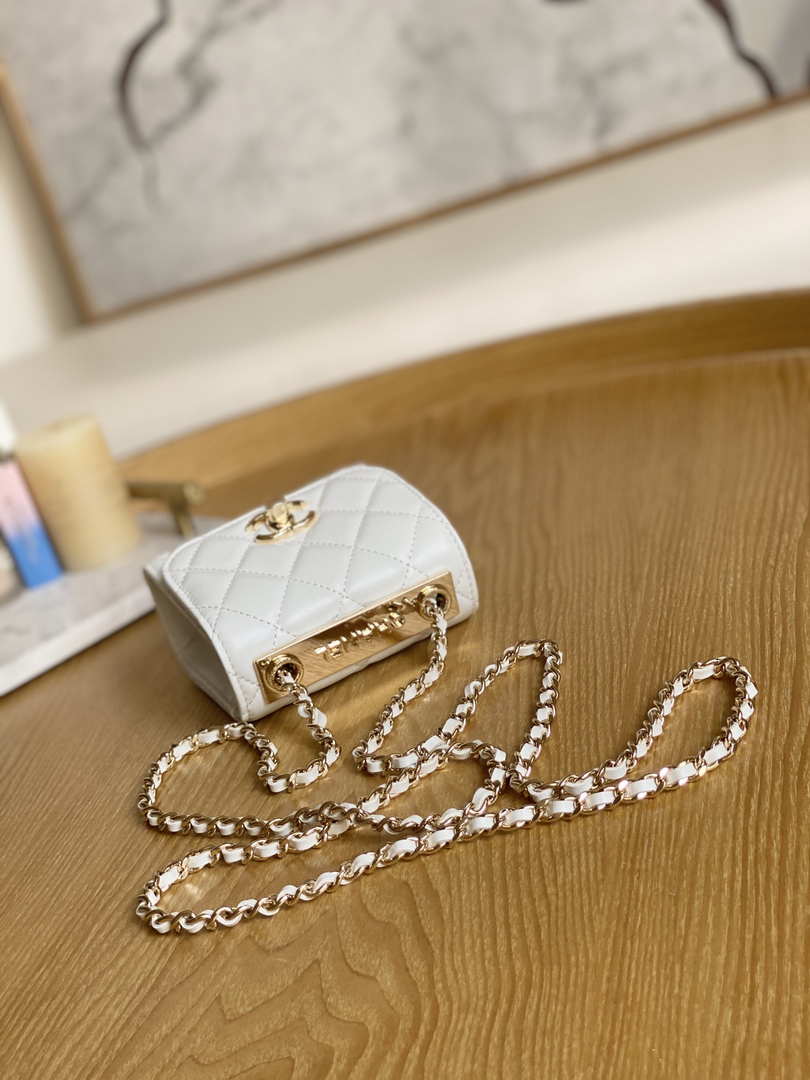 Chanel AP3020 Clutch with chain lambskip gold tone metal White