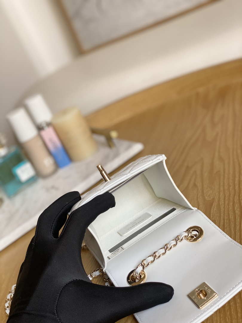 Chanel AP3020 Clutch with chain lambskip gold tone metal White