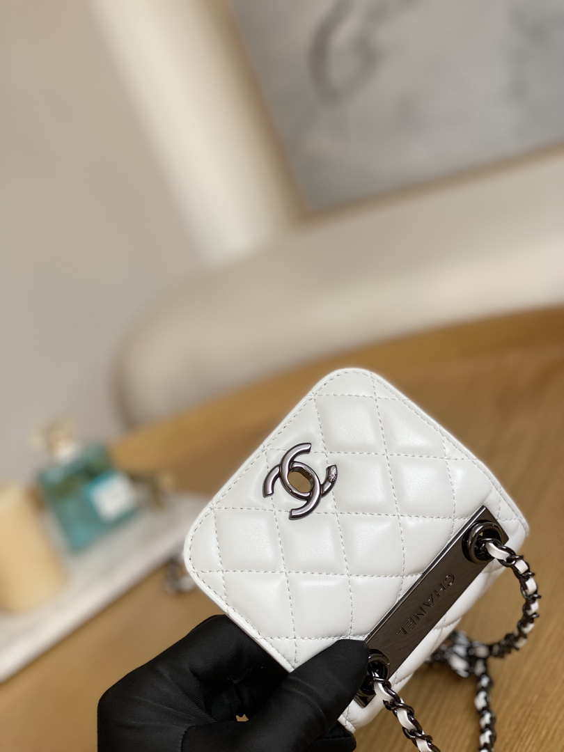 Chanel AP3020 Clutch with chain lambskin Black tone metal White - Default Title - View 3